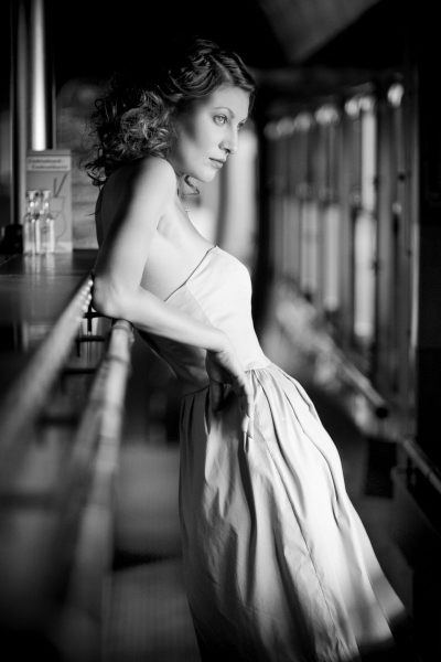 Anna Koop, black and white, women