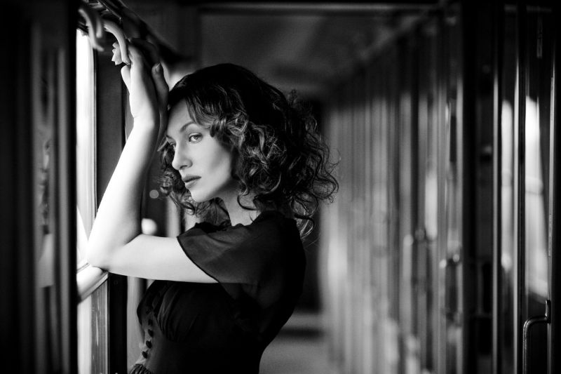 Anna Koop, black and white, women