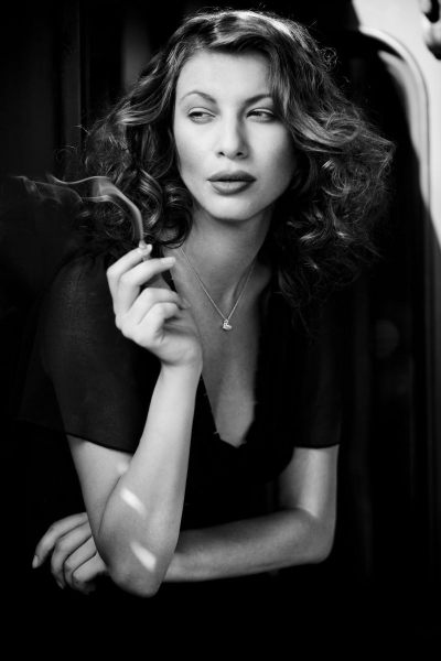 Anna Koop, black and white, women, Zigarette
