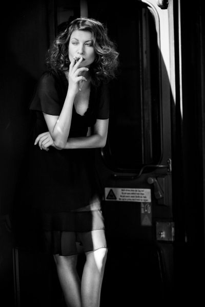 Anna Koop, black and white, women, Zigarette